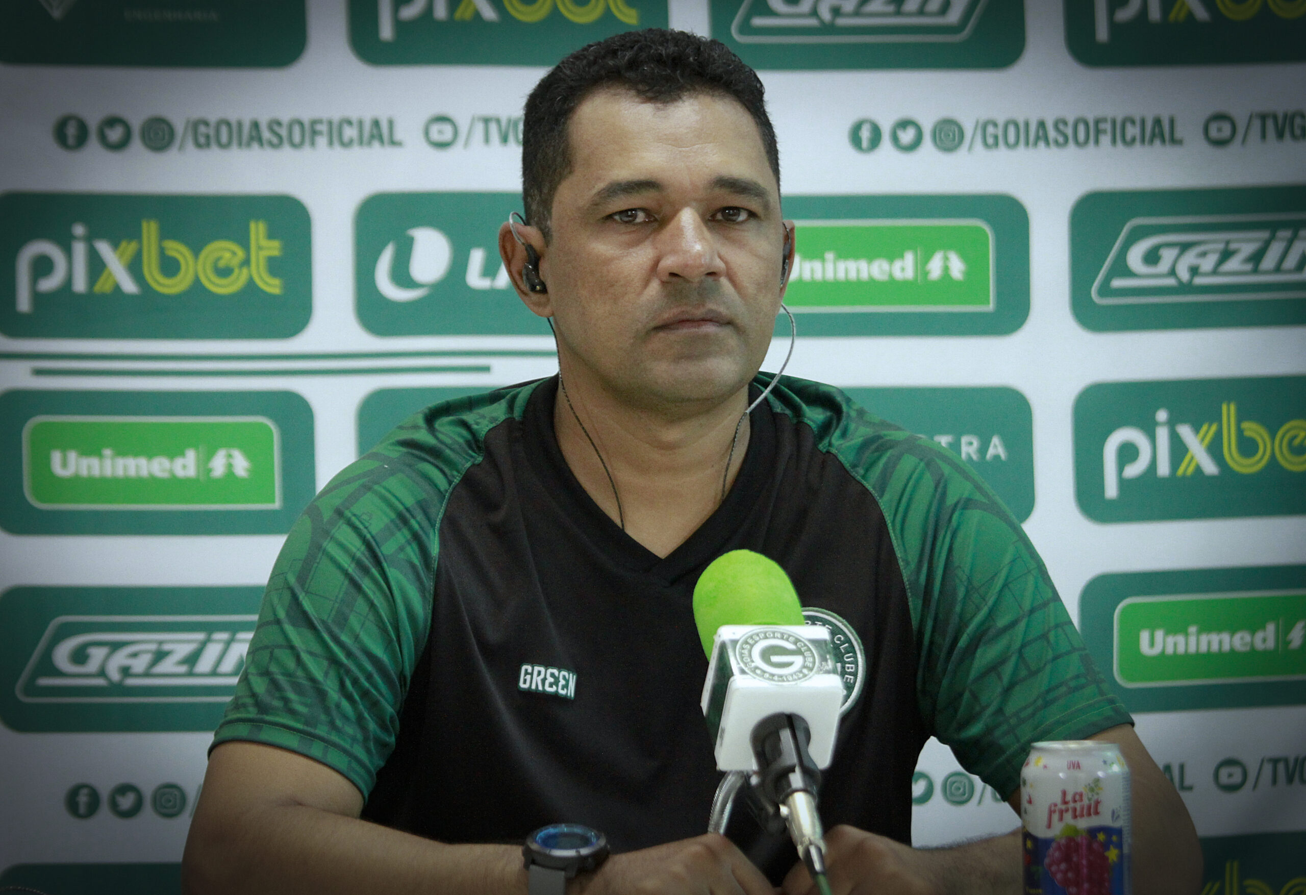 Treinador elogiou atuação de atacante Vinicius, que contribuiu no jogo com duas assistências | foto: Rosiron Rodrigues / Goiás EC
