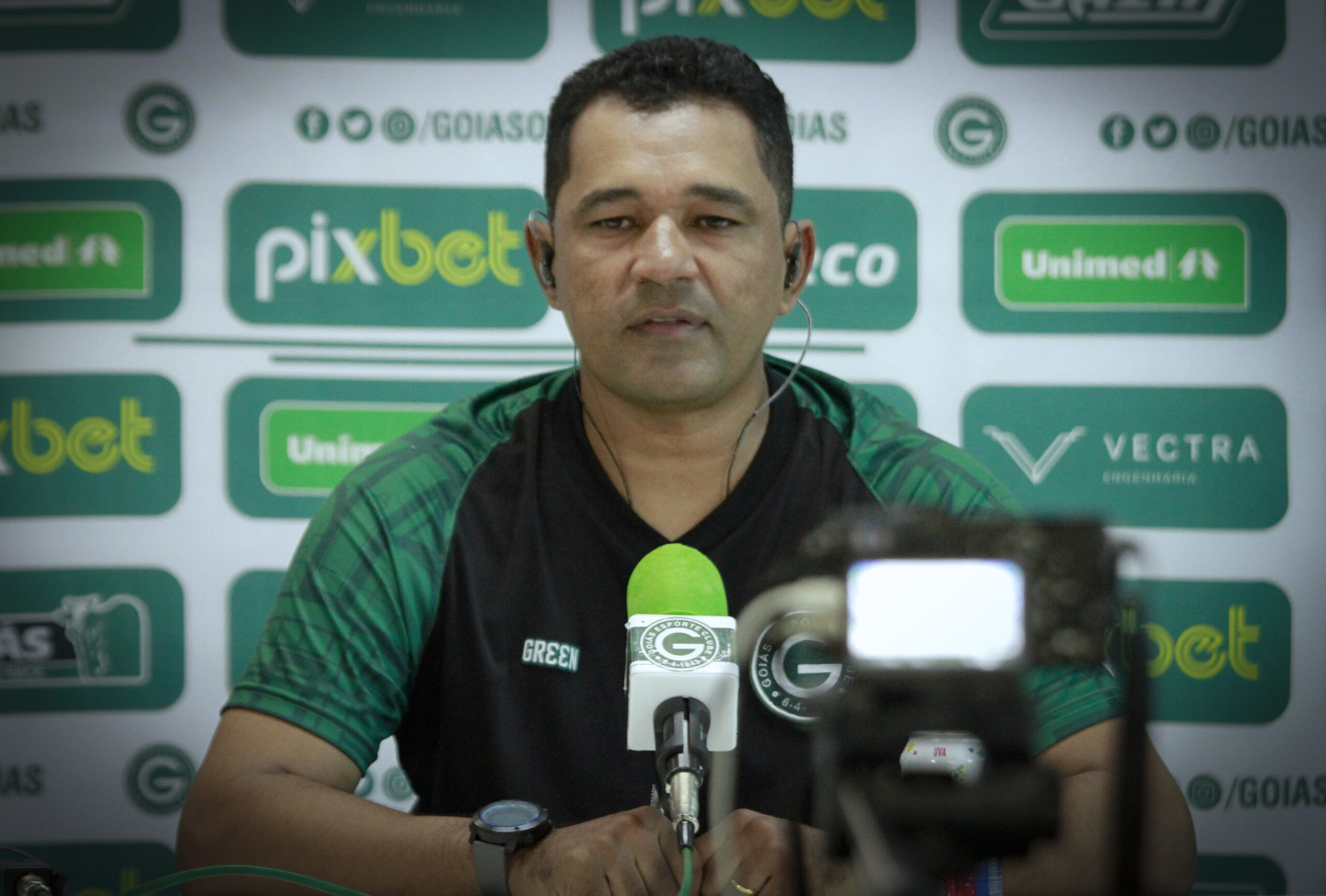 Treinador comentou também sobre a possível chegada do treinador que comandará a equipe na Série A | foto: Rosiron Rodrigues / Goiás EC