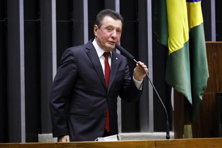 De autoria do deputado José Nelton, proposta tem como princípios a gratuidade do ensino, igualdade e garantia de qualidade | Foto: Maryanna Oliveira/Câmara dos Deputados