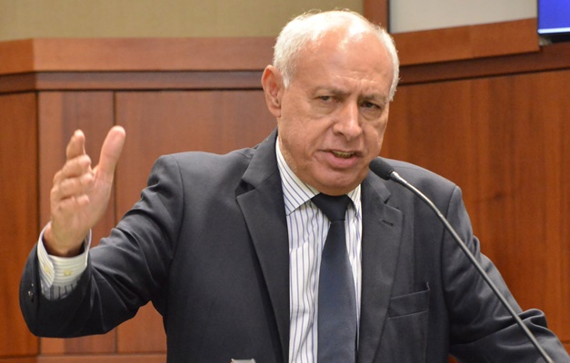 Esposa do deputado afirma que ele não tem comorbidades e que já foi imunizado com as três doses da vacina | Foto: Marcos Kennedy/Alego