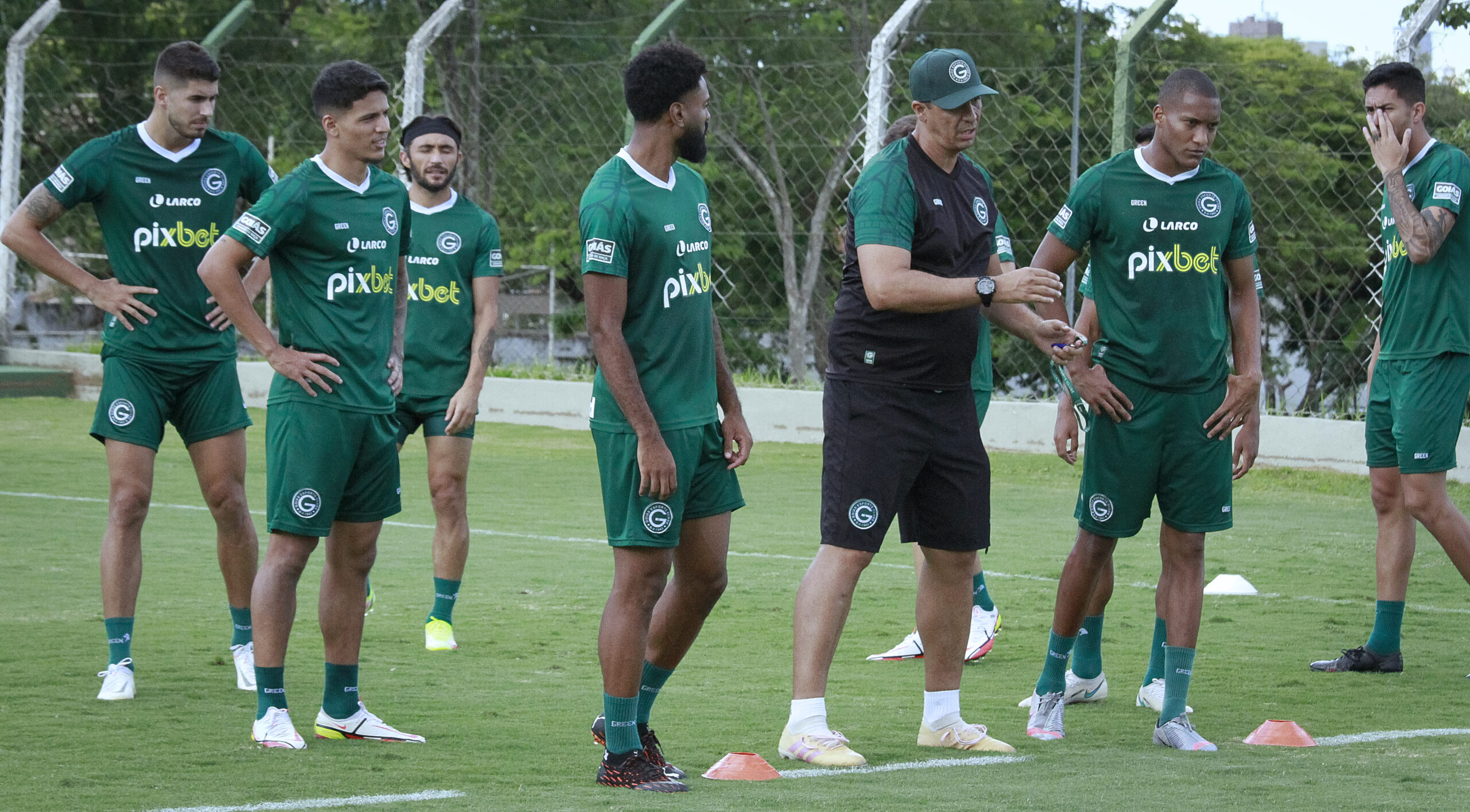 Equipe esmeraldina teve somente cinco jogadores no banco na última partida e deve ter mais opções para confronto | foto: Rosiron Rodrigues / Goiás EC