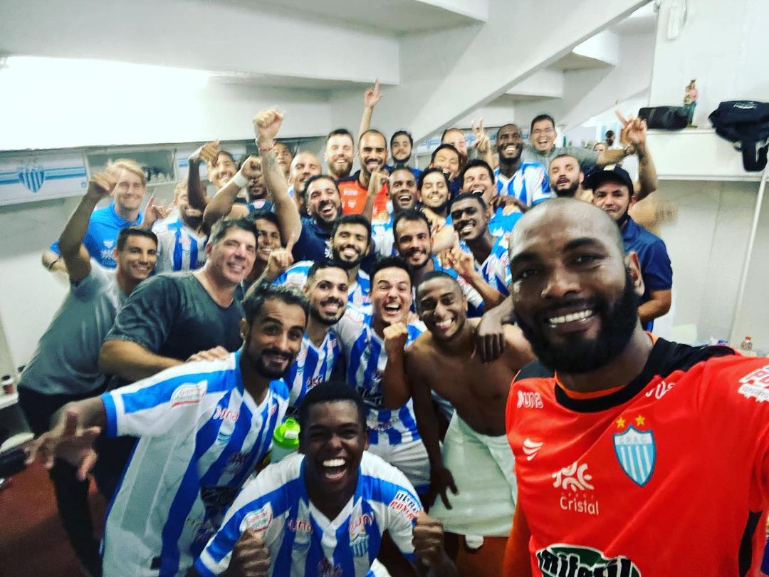 Após o fim da partida, os jogadores do Crac comemoraram a vitória contra o Goiatuba | Foto: Reprodução/Instagram