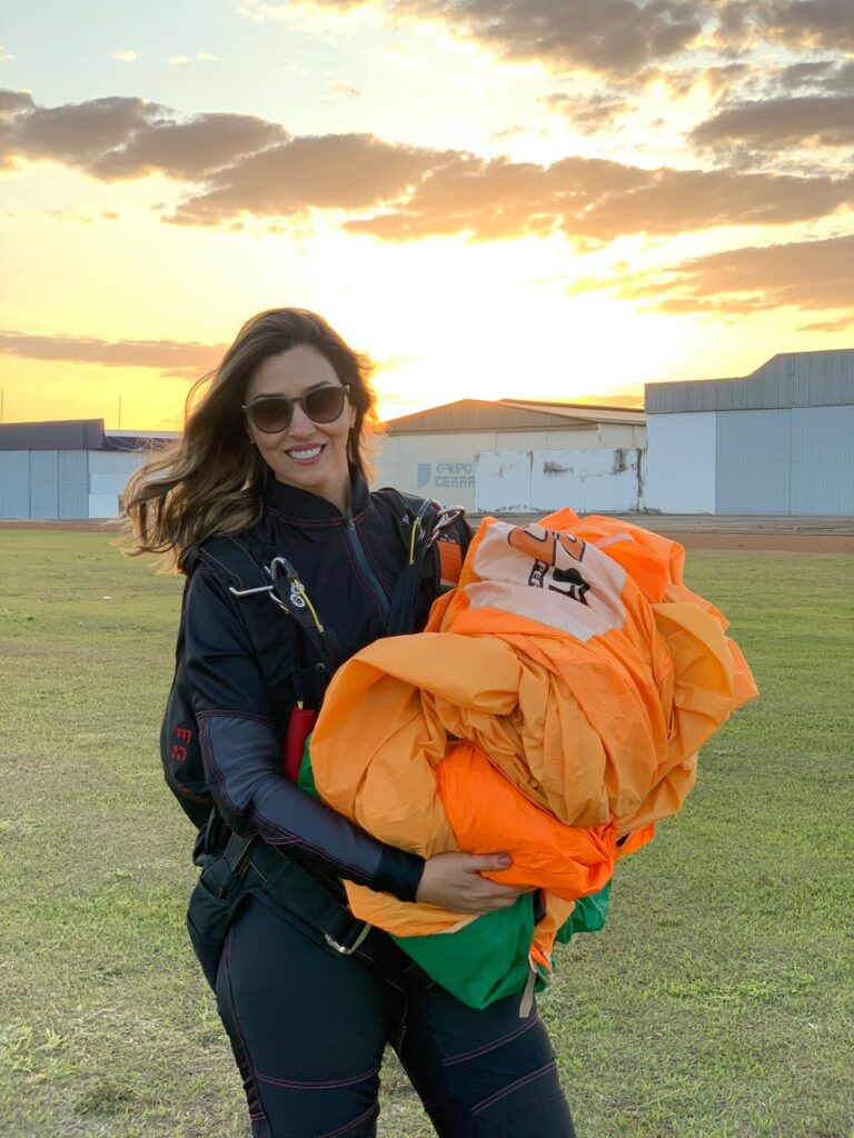 Terapeuta organiza salto de paraquedas em Anápolis em prol da saúde mental