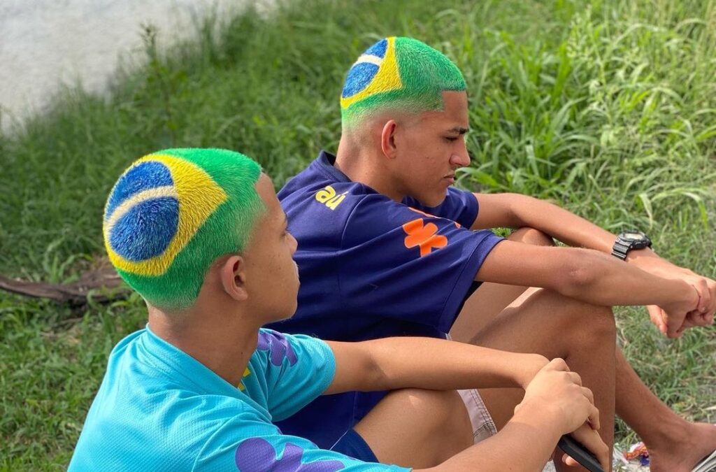 Corte ‘antizica’ de Richarlison vira febre em barbearias brasileiras