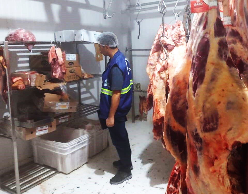 PC apreende cerca de 100 kg de carne inapropriada para consumo em açougue de Goiânia