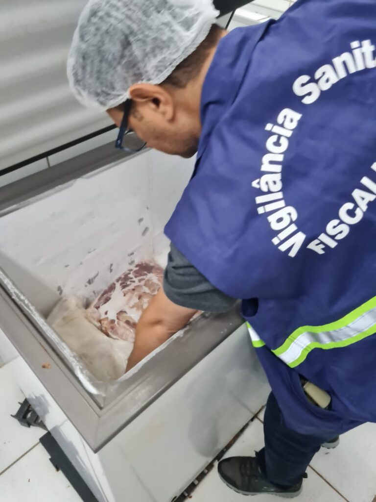 PC apreende cerca de 100 kg de carne inapropriada para consumo em açougue de Goiânia