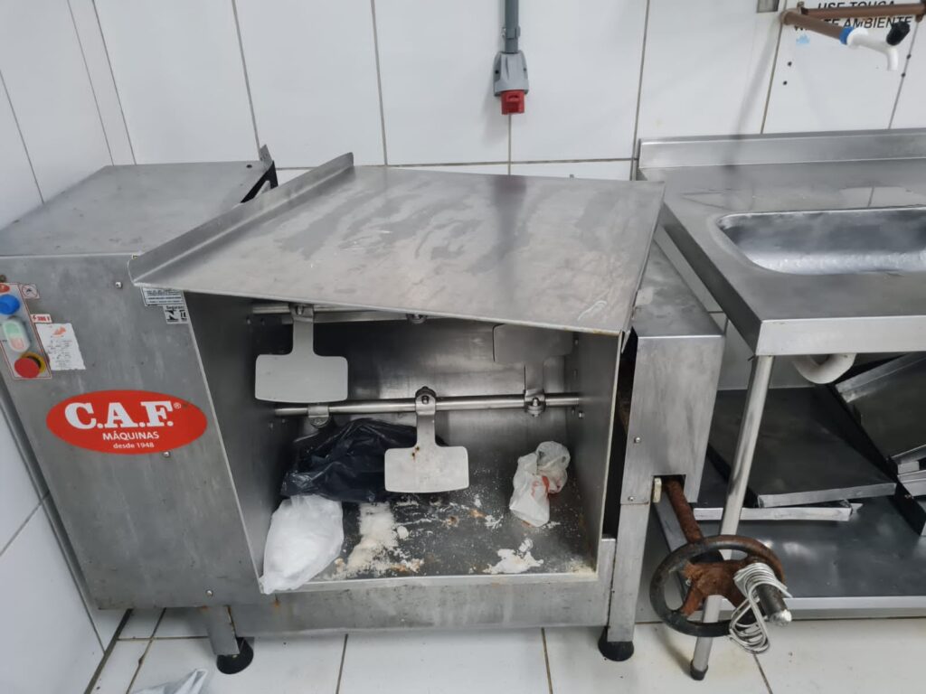 PC apreende cerca de 100 kg de carne inapropriada para consumo em açougue de Goiânia