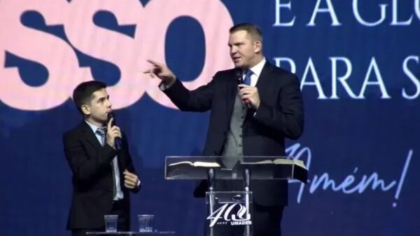 As falas foram proferidas pelo pastor norte-americano David Eldridge, em meio ao congresso de jovens das Assembleias de Deus em Brasília (UMADEB) | Foto: Reprodução/Youtube