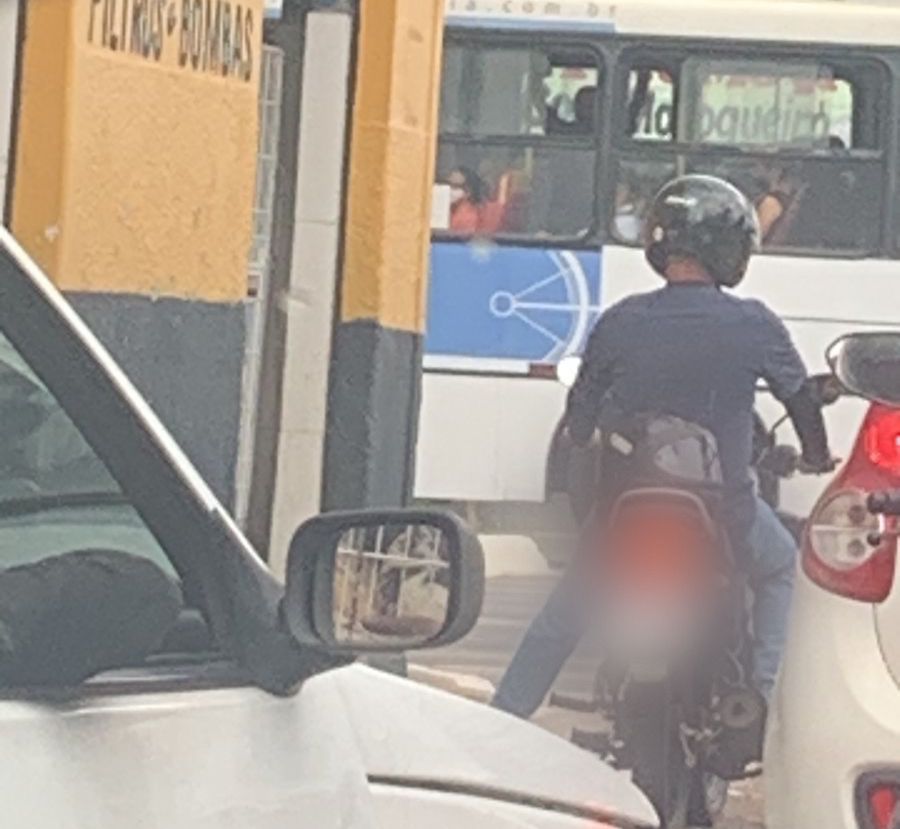 A polícia encontrou 100 porções de cocaína prontas e embaladas para entrega na casa do motocilista | Foto: PCGO