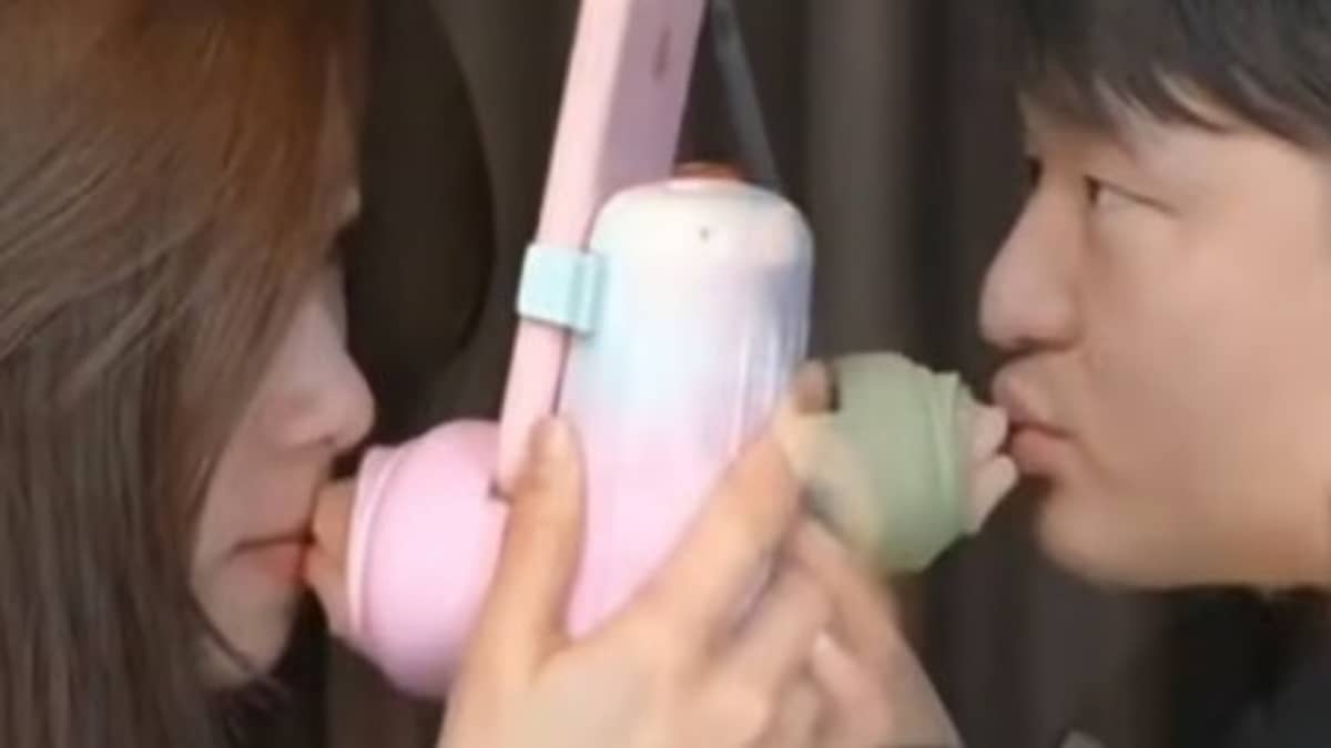 Namora à distância? Instituto na China cria dispositivo que simula beijo entre usuários