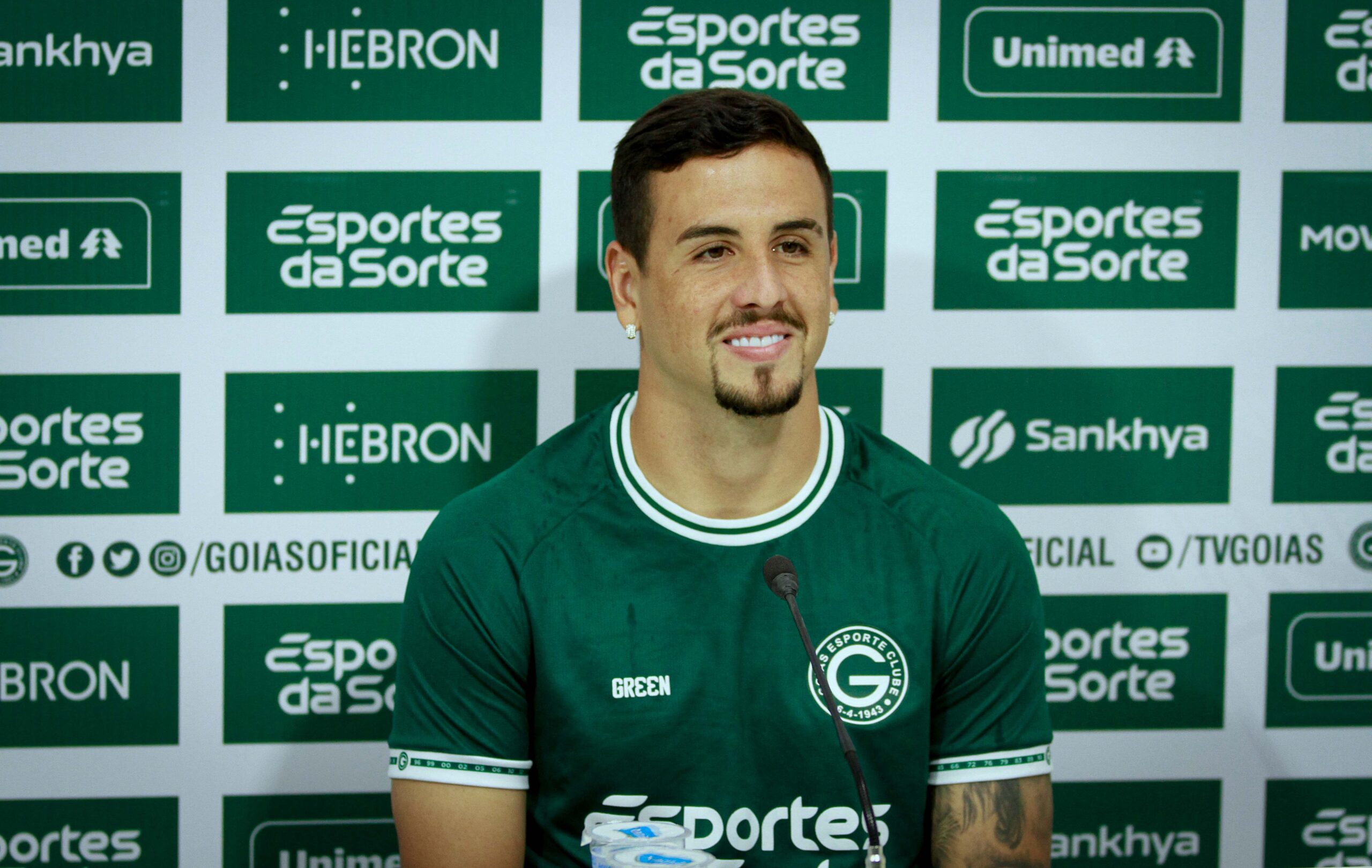 Atacante de 27 anos fez cirurgia no pé na virada do ano e vinha sendo monitorado (Foto: Rosiron Rodrigues/Goiás EC)
