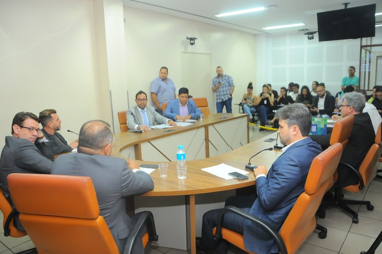 Membros da CEI aprovaram novos requerimentos para investigar supostas irregularidades da companhia de limpeza de Goiânia | Foto: Câmara dos Vereadores