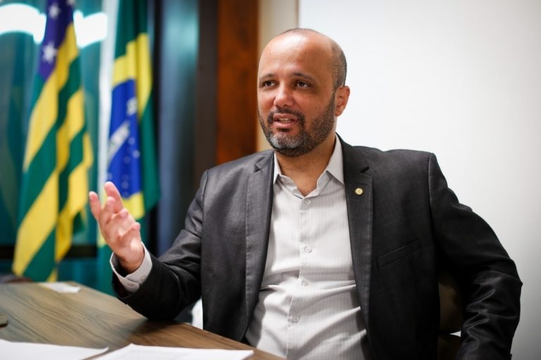 Ex-deputado pretende se manter na política goiana e busca projeção para 2026 | Foto: Reprodução/ Sérgio Lima/ Poder360