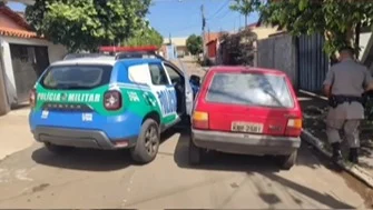 Homem morre em confronto com a PM após roubar carro e fazer namorada de refém em Goiânia