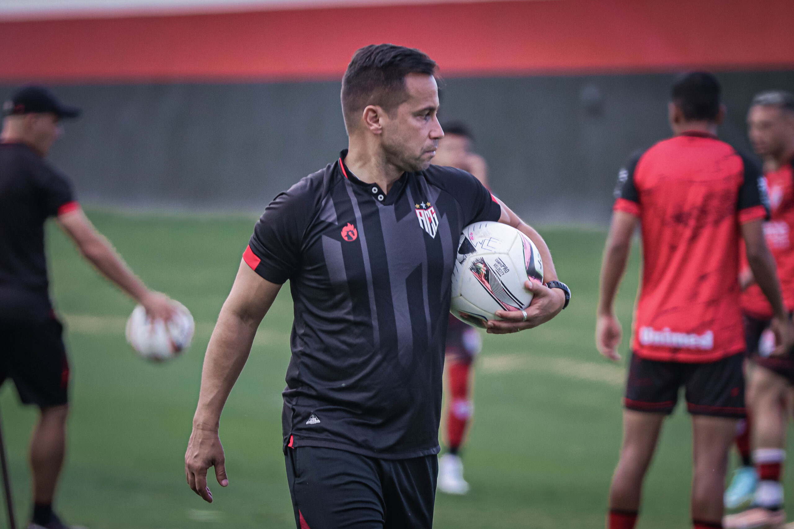 Membro da comissão permanente, Anderson Gomes comandará o Dragão neste domingo (5) | Foto: Ingryd Oliveira/Atlético-GO