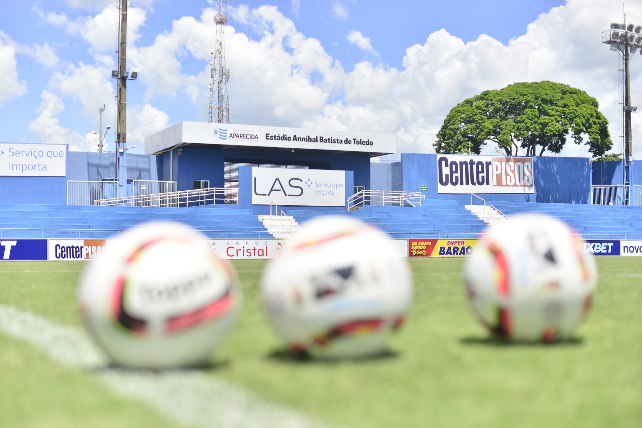 Aníbal Batista de Toledo recebe os primeiros 90 minutos da decisão que vale vaga na final do Campeonato Goiano (Foto: Wigor Vieira/A.A. Aparecidense)