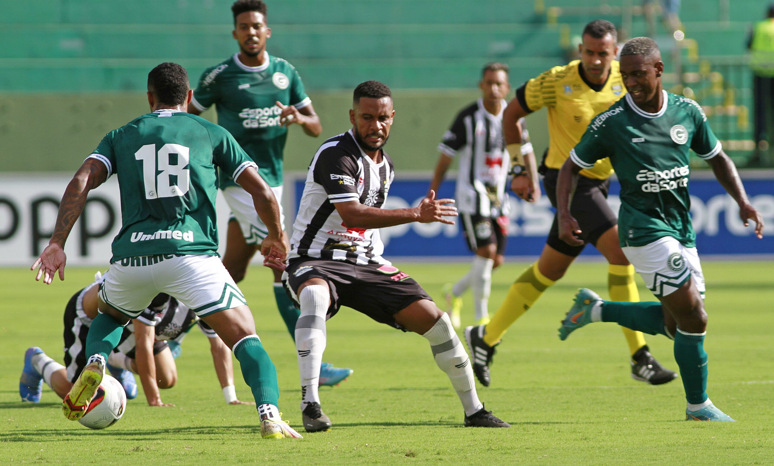 No Estádio Hailé Pinheiro, o Goiás derrotou o Goiânia por 2 a 0 | Foto: Rosiron Rodrigues/Goiás EC