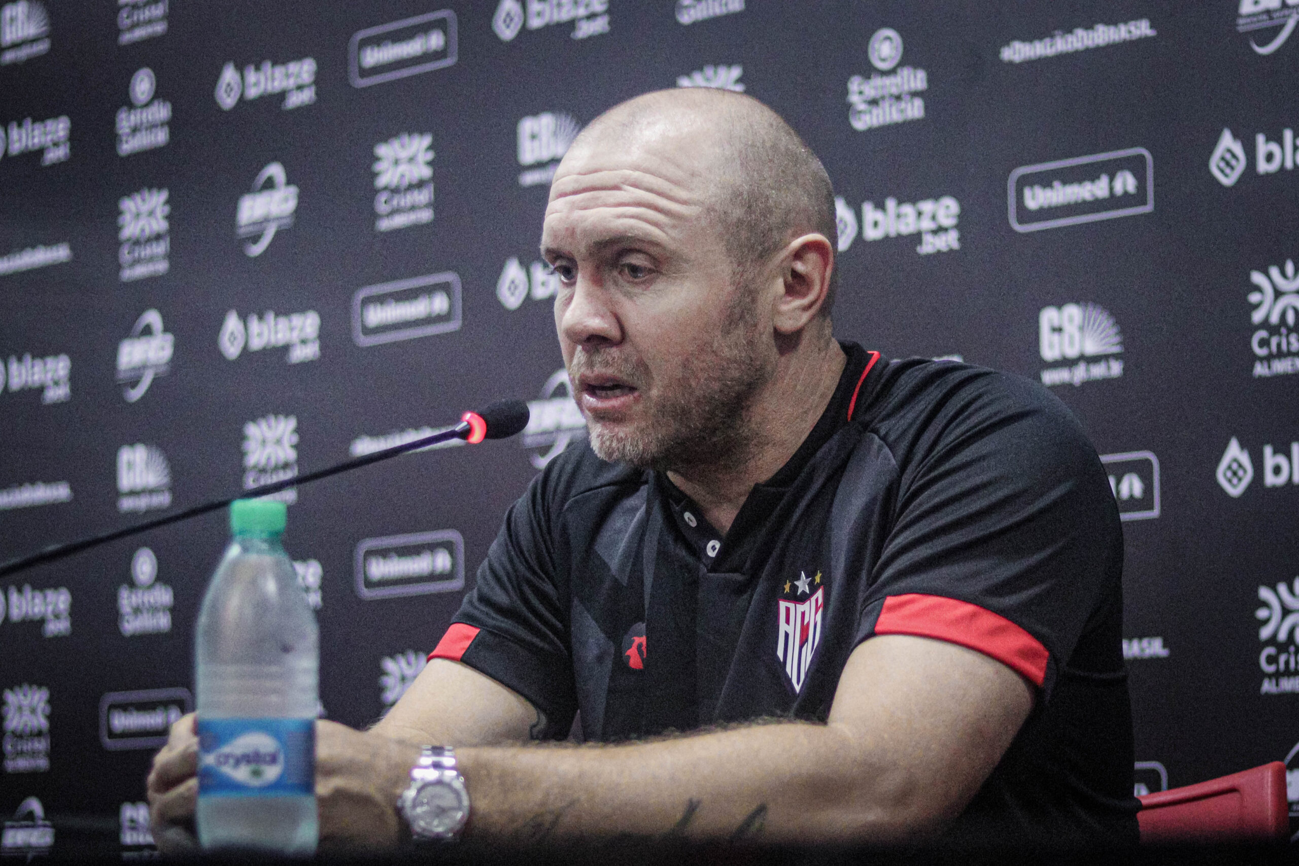 Mozart estreou no comando técnico do Atlético Goianiense justamente contra o Volta Redonda | Foto: Ingryd Oliveira/Atlético-GO