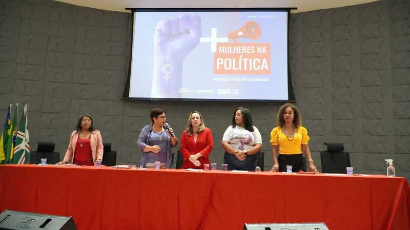 Deputadas promovem evento para incentivar mulheres na política