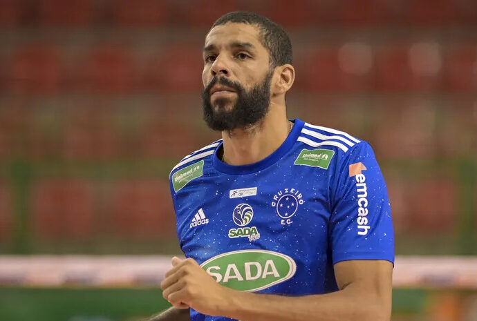 Suspenso pelo Conselho de Ética do COB por post com enquete sobre tiro em Lula, jogador entra com pedido de mandado de garantia no STJD para retornar às quadras (Foto: Agência i7 / Sada Cruzeiro)