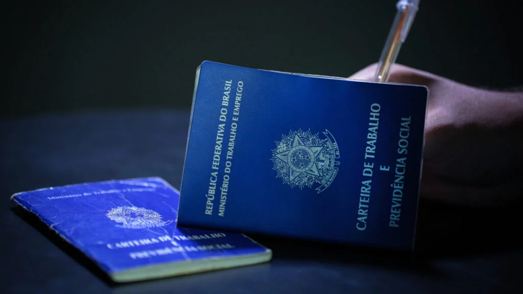 Há vagas para atendente de telemarketing, auxiliar de linha de produção, vendedor interno, dentre outras. | Foto: