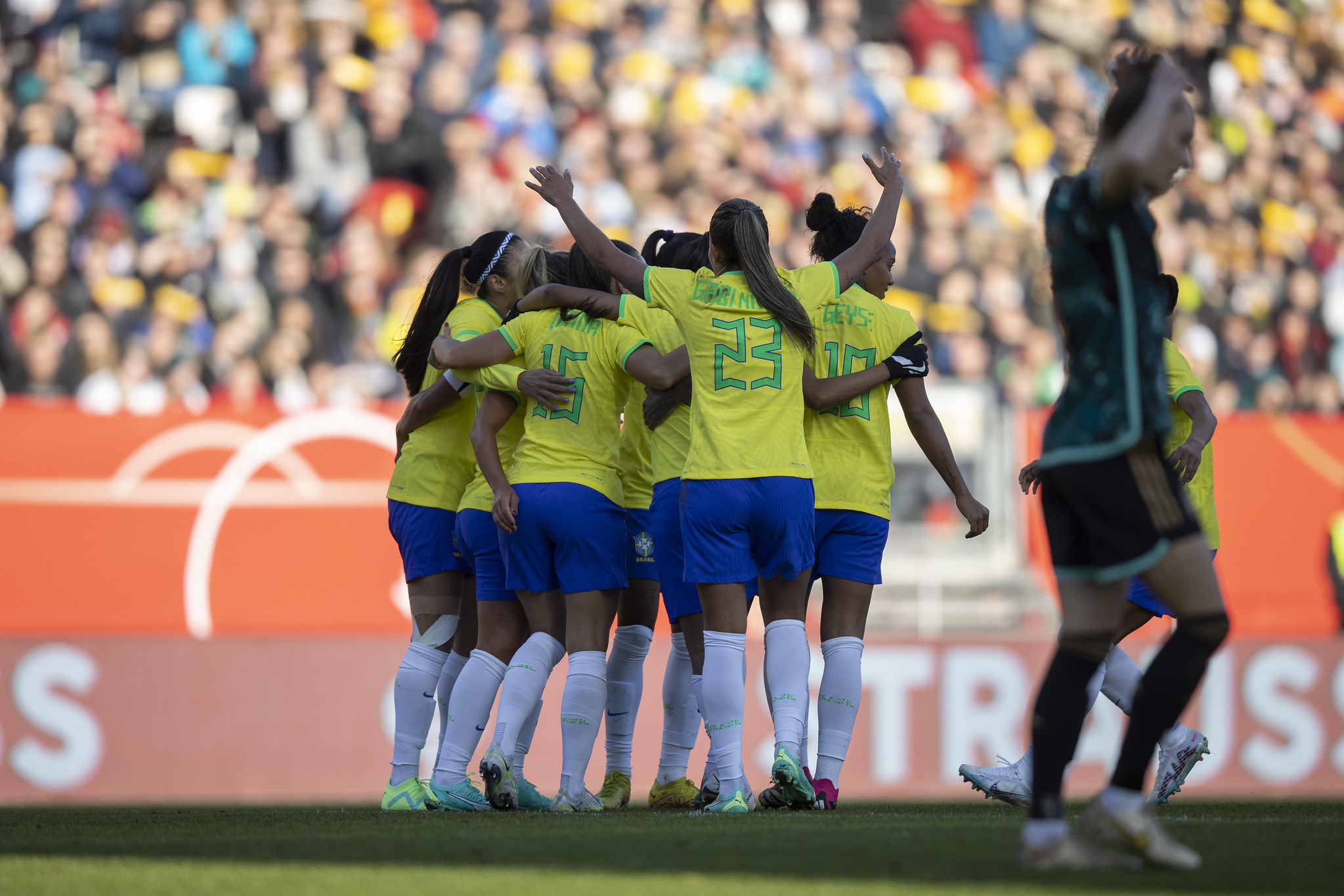 Fora de casa, a Canarinho venceu as alemãs por 2 a 1 com gols de Tamires e Ary Borges (Foto: Thais Magalhães/CBF)