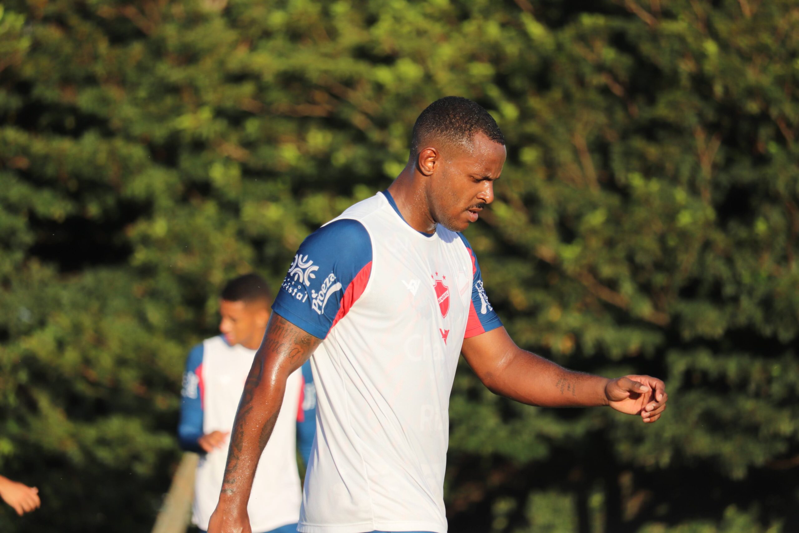 Emprestado pelo Vasco da Gama, o zagueiro Ulisses já está regularizado pelo Vila Nova | Foto: Fernando Brito/Vila Nova FC