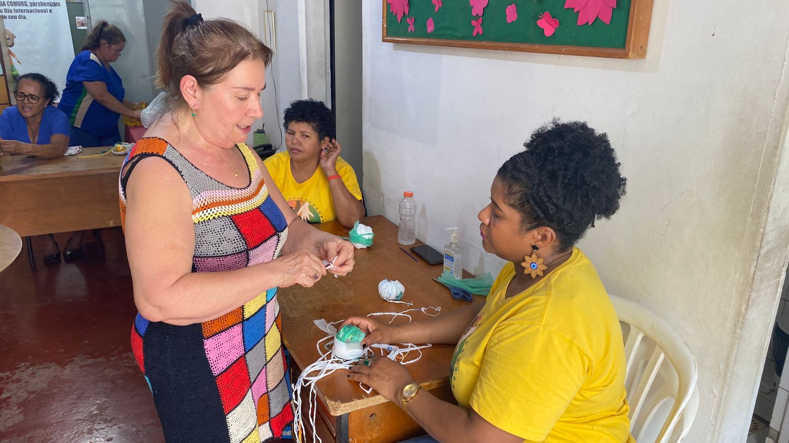O evento ensinará as pessoas a fazer bolsas com plástico, cestas de papelão, peso de porta com caixa de leite, dentre outros itens | Foto: Secom