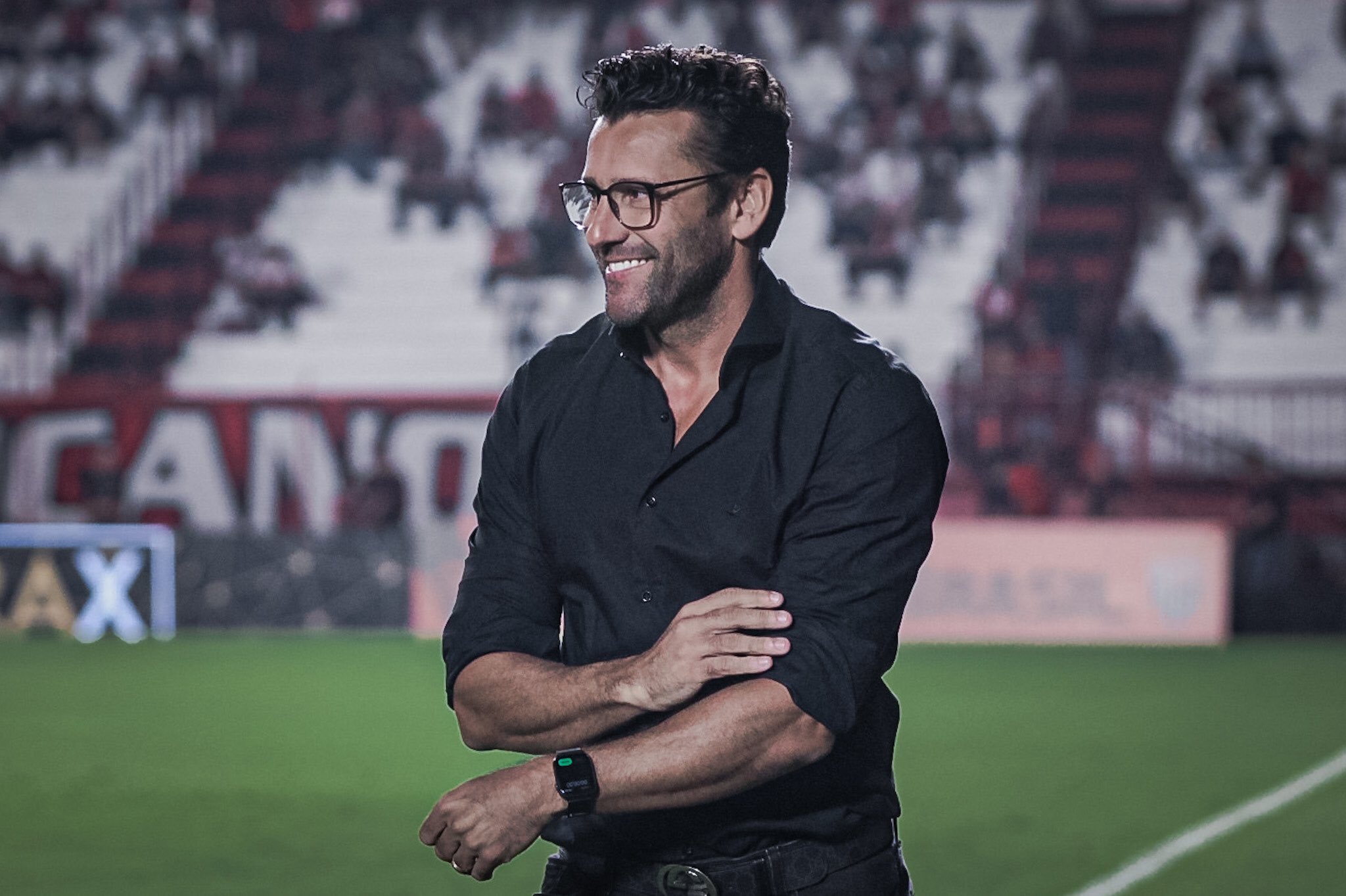 Treinador estreou no Atlético-GO com vitória, manteve invencibilidade e levou o clube ao G-4 da Série B do Campeonato Brasileiro (Foto: Ingryd Oliveira / ACG)