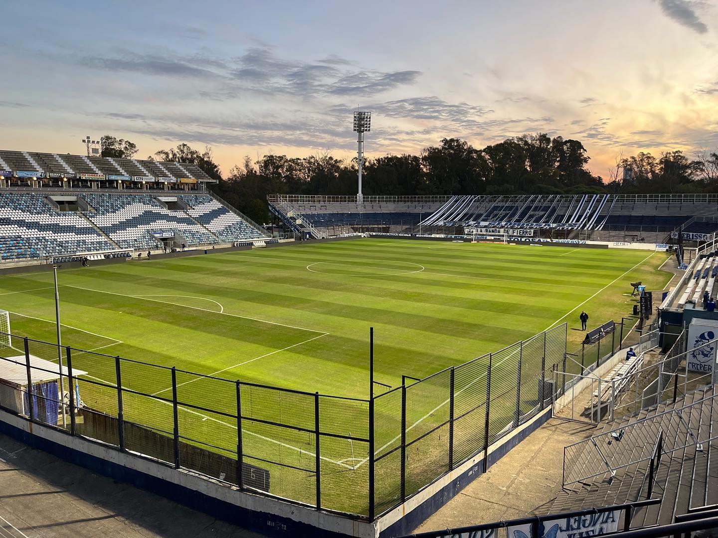 Após 17 anos o Goiás volta a atuar na cidade de La Plata, na Argentina, por uma competição continental (Foto: Divulgação Club de Gimnasia y Esgrima La Plata)