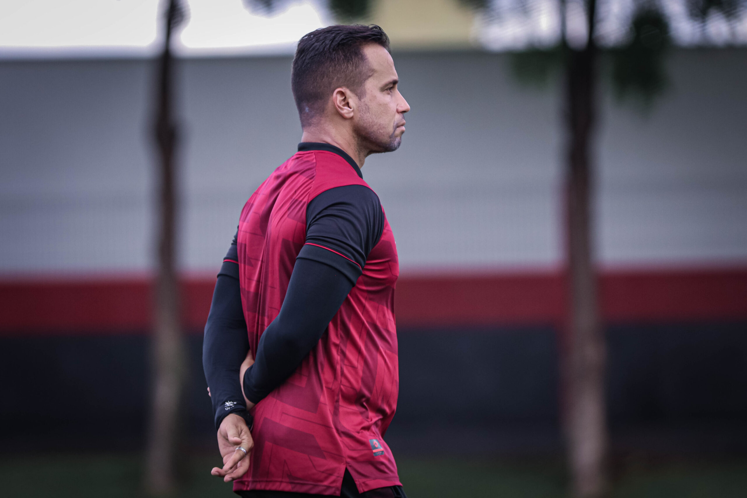 Anderson Gomes será o responsável por comandar o Rubro-Negro contra a Chape | Foto: Ingryd Oliveira/Atlético-GO