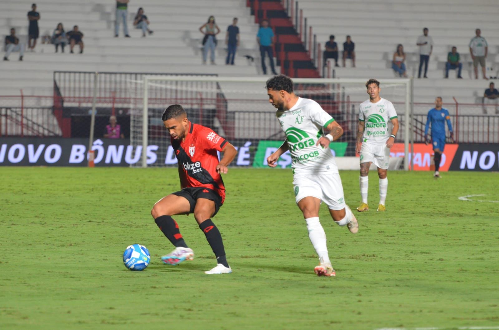 No Estádio Antônio Accioly, o Rubro-Negro bateu a Chape pelo placar de 2 a 1 | Foto: Afonso Cardoso