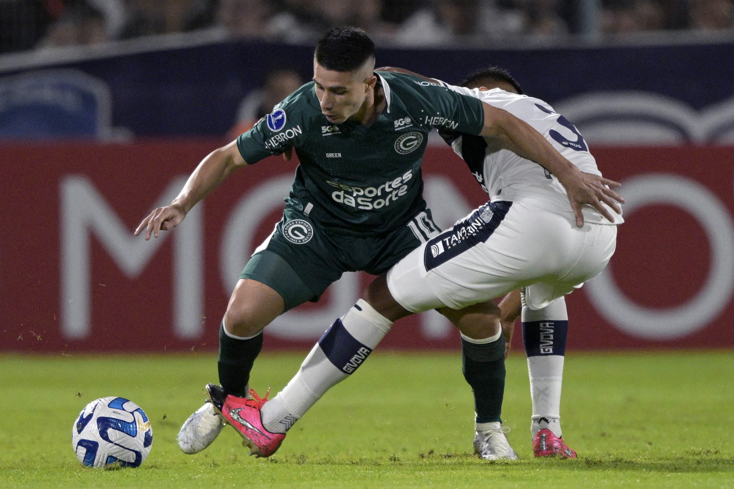 Na cidade de La Plata, o Goiás derrotou o Gimnasia pelo placar de 2 a 0 | Foto: Conmebol