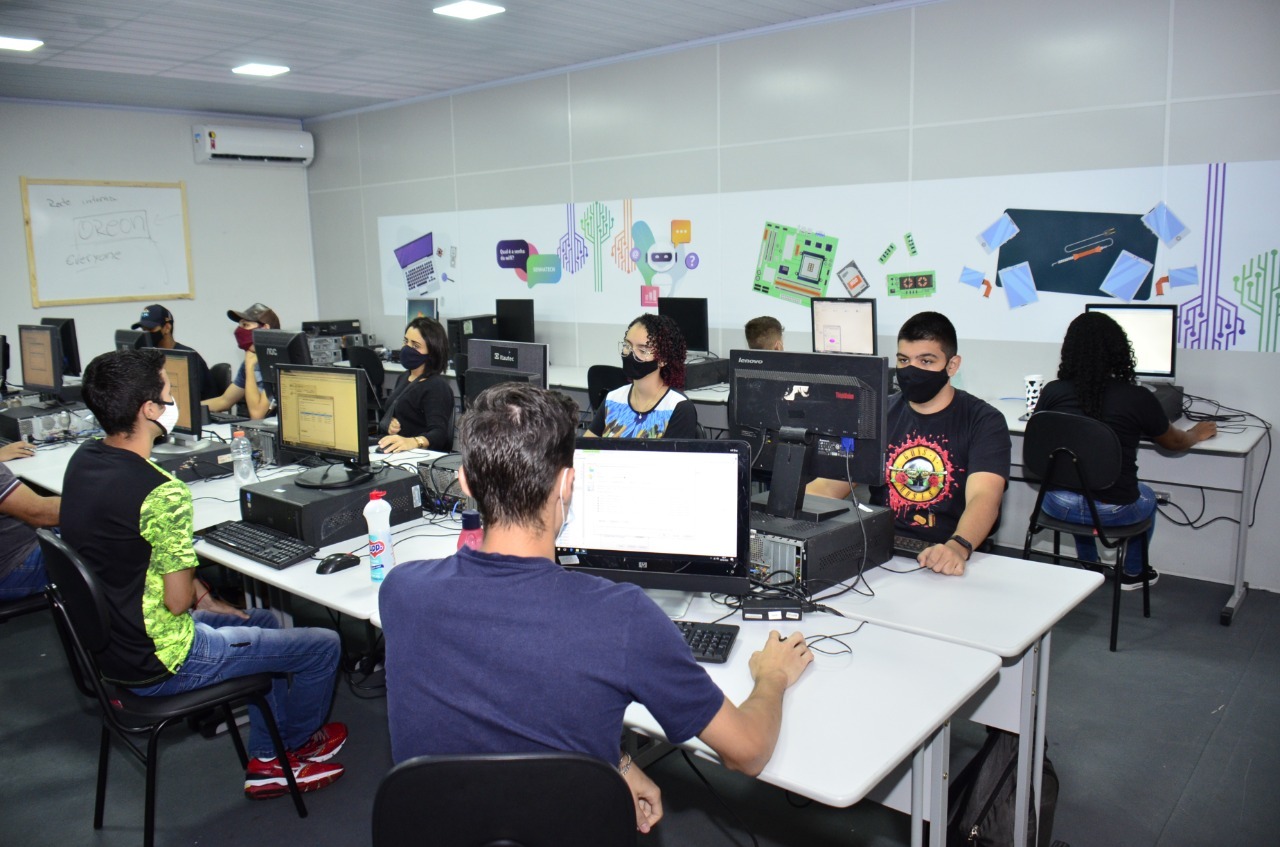 Os cursos são voltados para Informática Básica, Montagem e Manutenção de Computadores e Robótica | Foto: Sedi