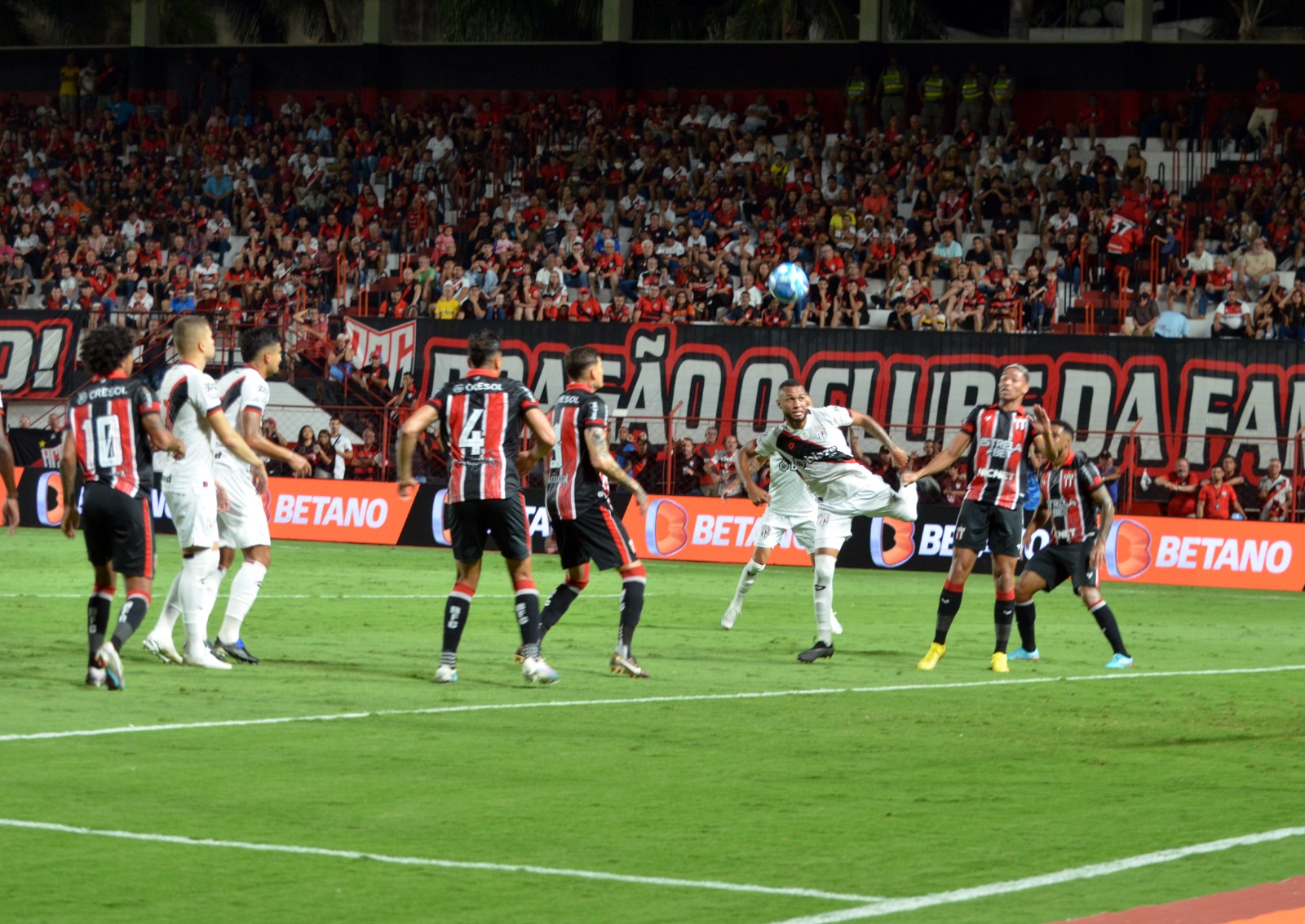 Após empate nos acréscimos com o Botafogo-SP, palavra de ordem é recuperação dentro e fora de campo (Foto: Afonso Cardoso)