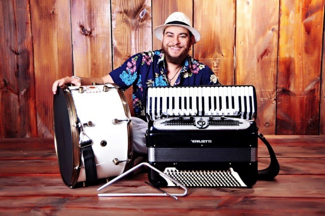 O artista que faz carreira em Goiás promete repertório que vai de sucessos tradicionais aos mais modernos (Foto: Divulgação)