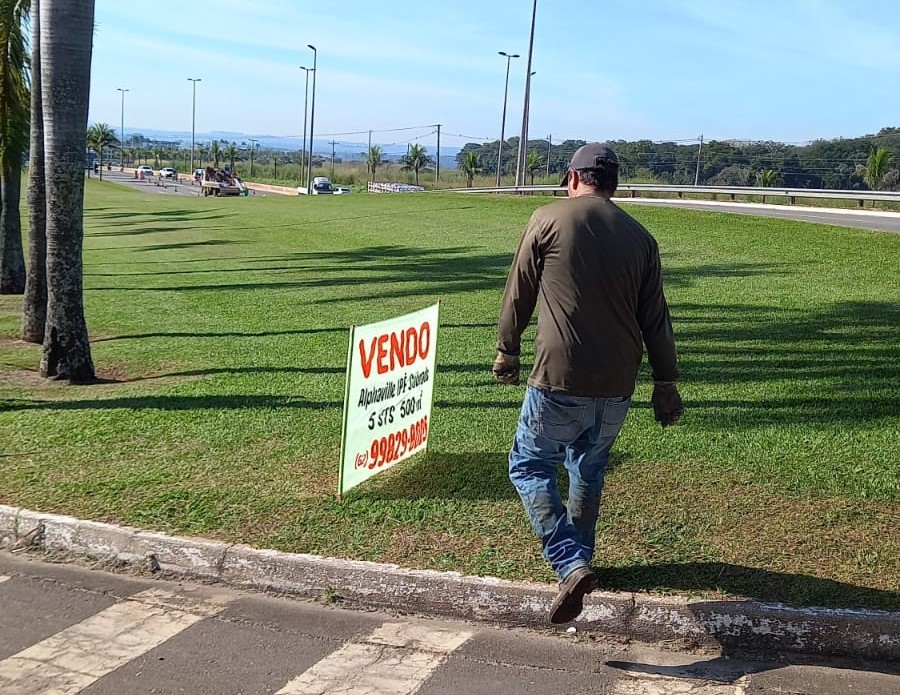 Apenas em 2023, de janeiro a abril, a Amma aplicou 63 autos de infração por engenhos publicitários na capital. Em 2022, foram 273 | Foto: Amma