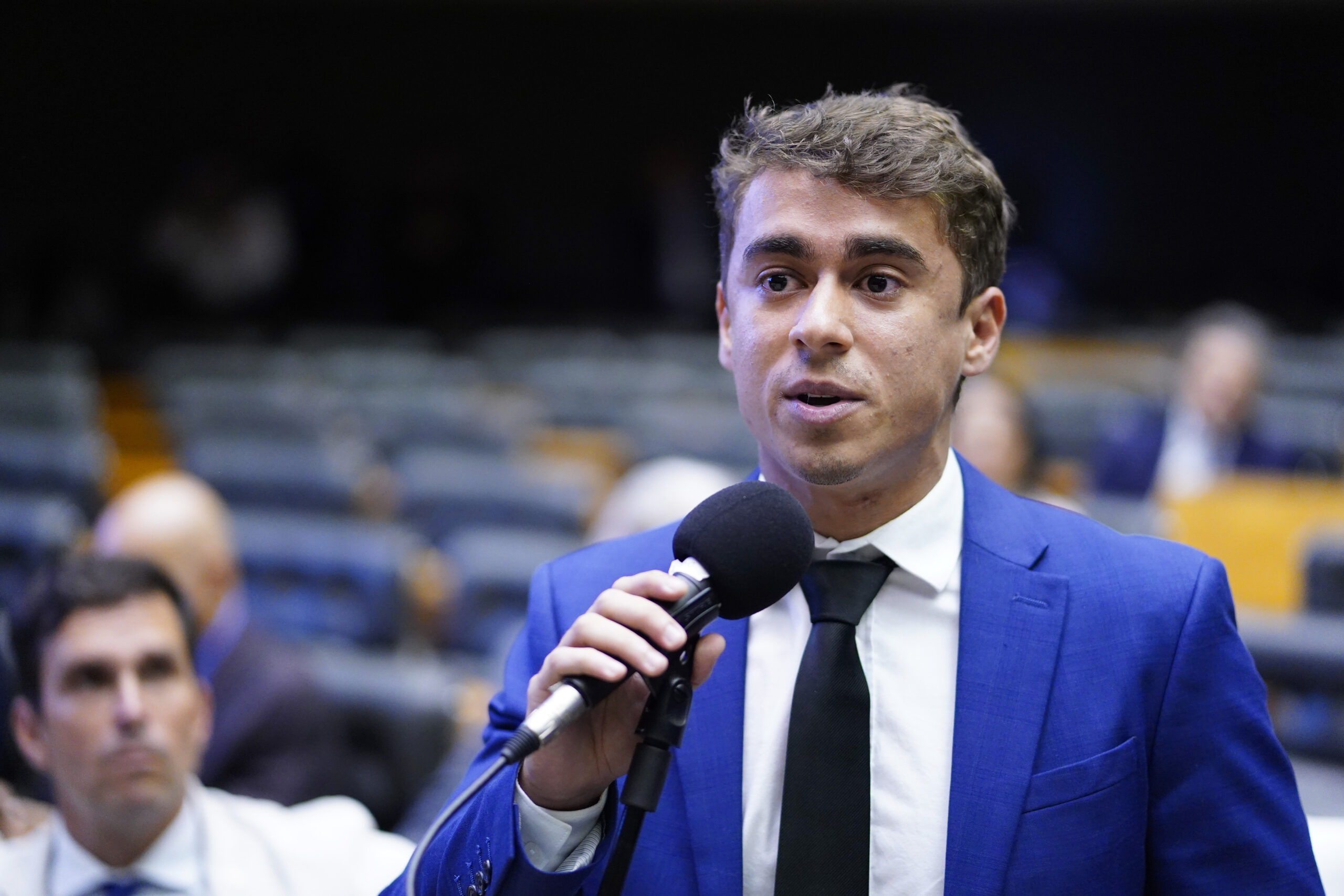 No vídeo, Nikolas acusa o atual presidente de incentivar o uso de drogas por crianças e adolescentes. | Foto: Câmara