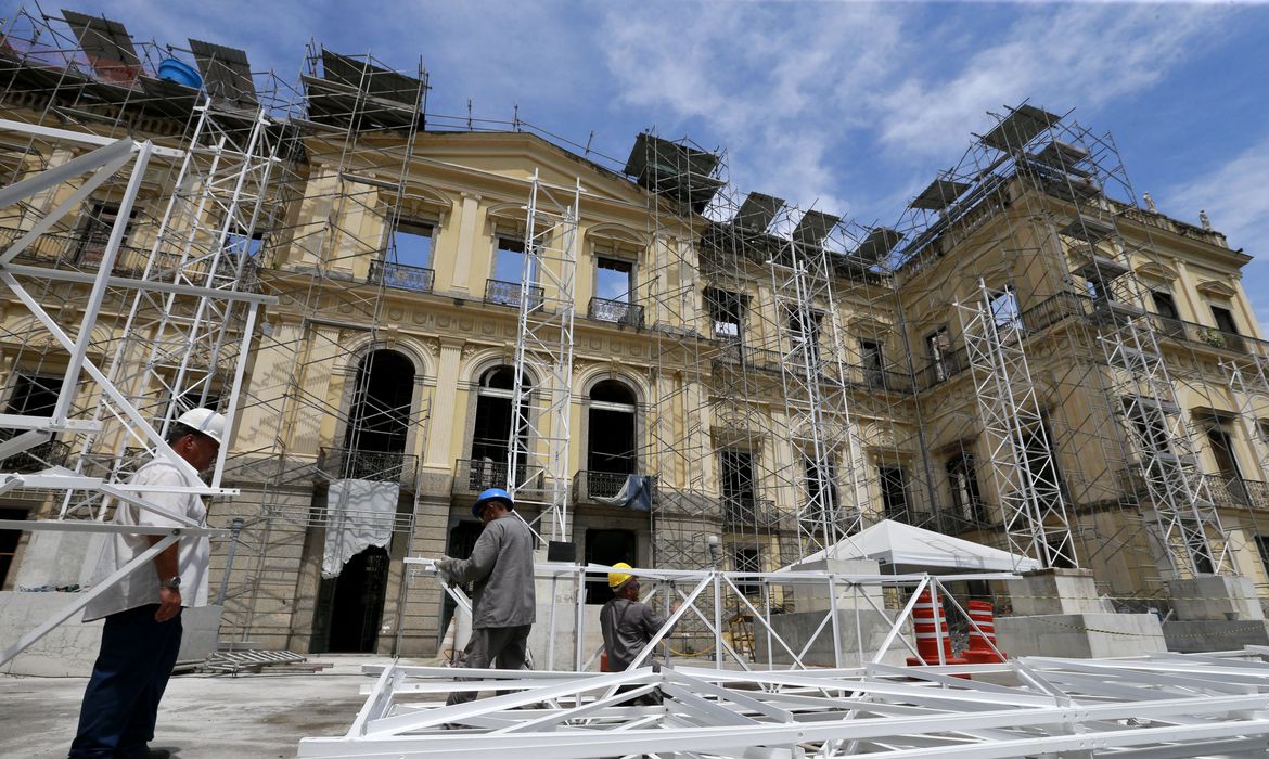 Pela primeira vez, cinco meses após o incêndio, o palácio que abrigava o Museu Nacional do Rio de Janeiro, foi aberto para a imprensa, e parte do acervo recuperado foi apresentado.