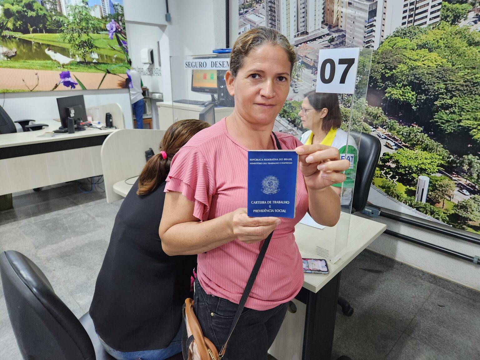 Entre as oportunidades estão atendente de telemarketing, repositor de mercadorias, operador de caixa, auxiliar de limpeza, vendedor pracista, dentre outras. | Foto: Divulgação / Sedec