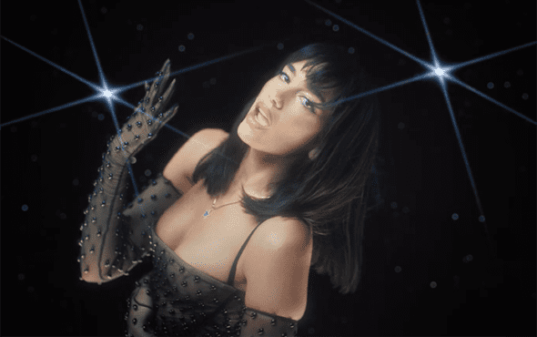 Levitating é o terceiro hit de Dua Lipa, ficando atrás somente de "New Rules" e "Don't Start Now" | Foto: Reprodução/Youtube