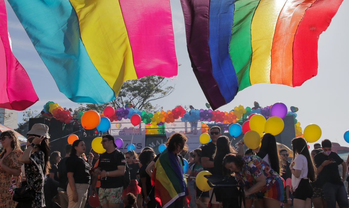 Após dois anos sem ser realizada, a 23ª Parada do Orgulho LGBTS acontece em Brasília
