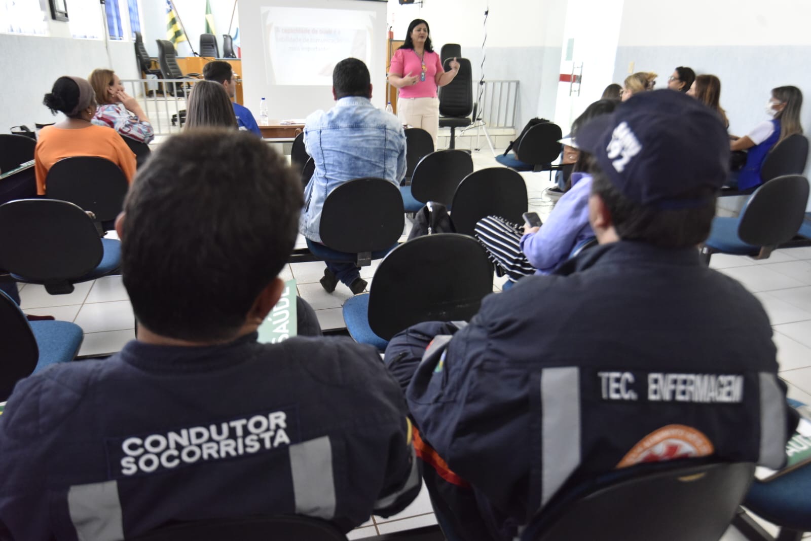 Profissionais de saúde, educação, segurança pública e áreas afins participam de seminário promovido pela SES, em Piracanjuba | Foto: Marco Monteiro/SES