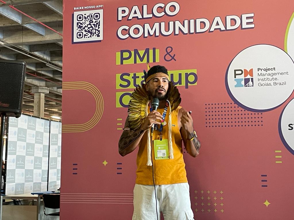 “Estou aqui nesse espaço na Campus Party, justamente, para incentivar as pessoas a pensarem e criarem projetos voltados aos povos indígenas.”, disse o palestrante | Foto: Rodrigo Melo