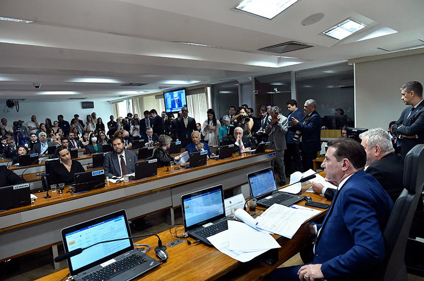 Com o pedido de vista coletivo, a votação foi adiada para o dia seguinte, às 9h. | Foto: Senado