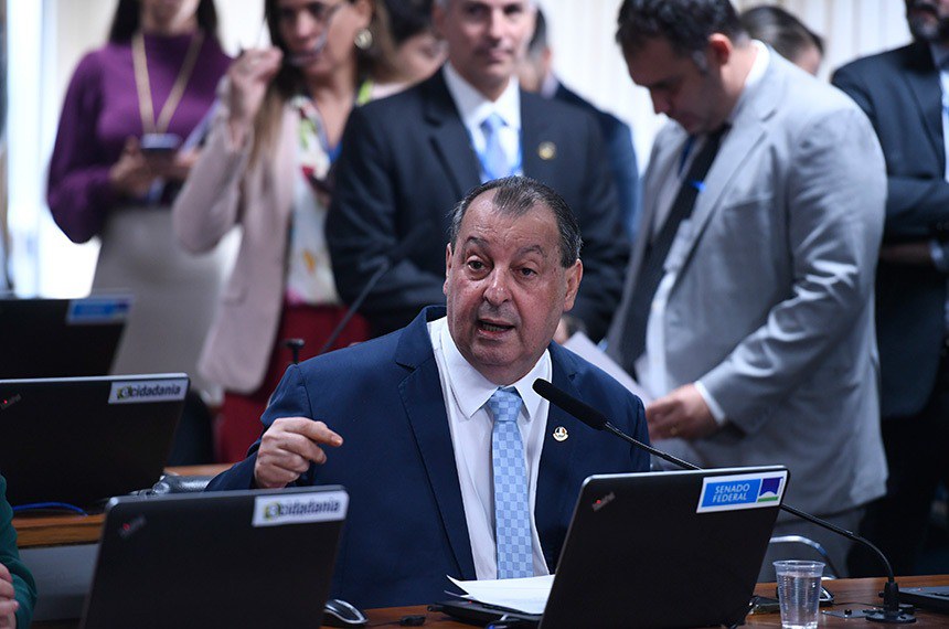 A CAE aprovou o relatório do senador Omar Aziz (PSD-AM) por 20 votos favoráveis e 6 contrários. | Foto: Senado