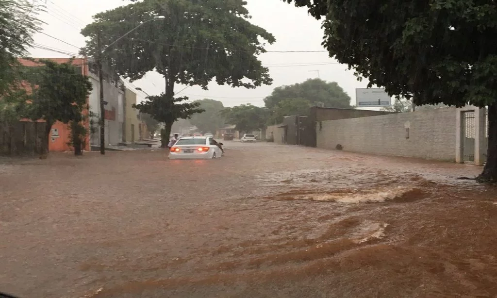 O bloqueio total do trecho foi solicitado pela Secretaria Municipal de Infraestrutura Urbana (Seinfra) com o intuito de iniciar a construção e ampliação da rede de drenagem | Foto: Divulgação