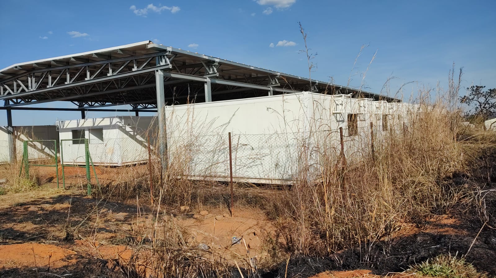 De acordo com morador da região, mais de 240 crianças seriam atendidas pelo Cmei, caso a obra fosse concluída | Foto: Miguel Veloso