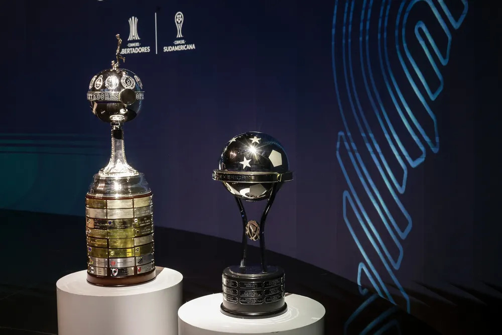 Os times de ambas as competições que terminaram em primeiro lugar fazem o jogo de volta em casa. (Foto:Divulgação Conmebol)