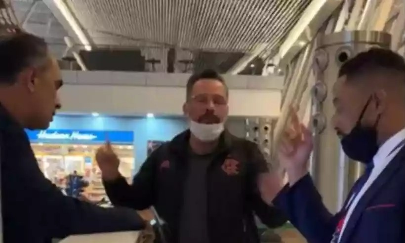 Senador-gritando-atendente